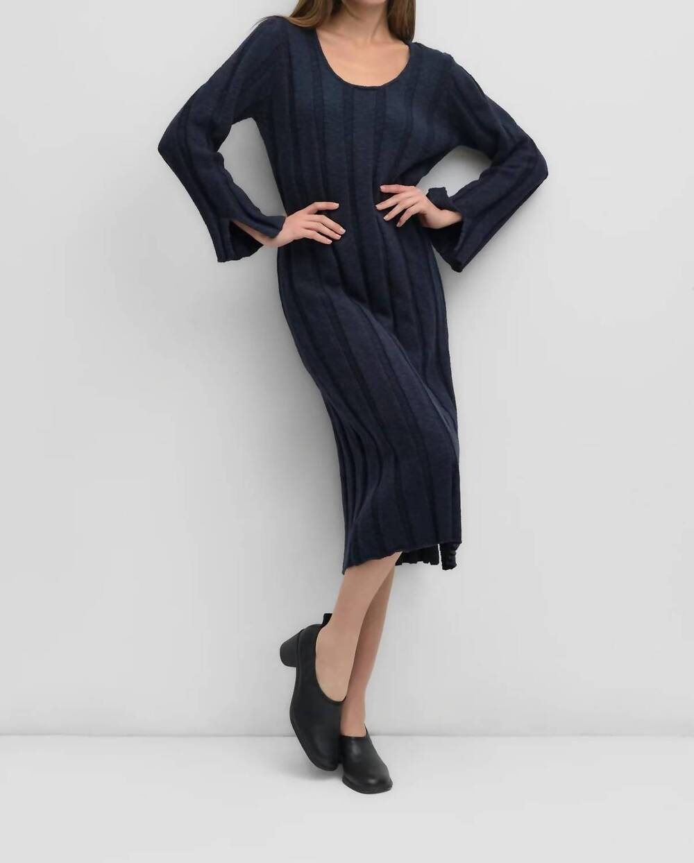 NEW MOD REF weighted textured knit dress in dark navy